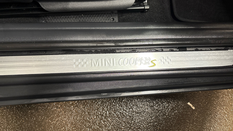 MINI Hatchback 135kW Cooper S Level 2 33kWh 3dr Auto Electric Hatchback